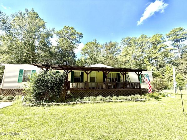 7853 Petunia Road, Gautier, MS 39553