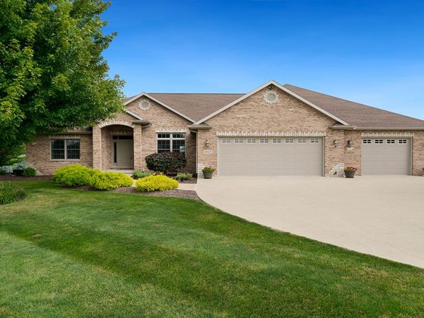 1815 White Pines Drive, Dixon, IL 61021