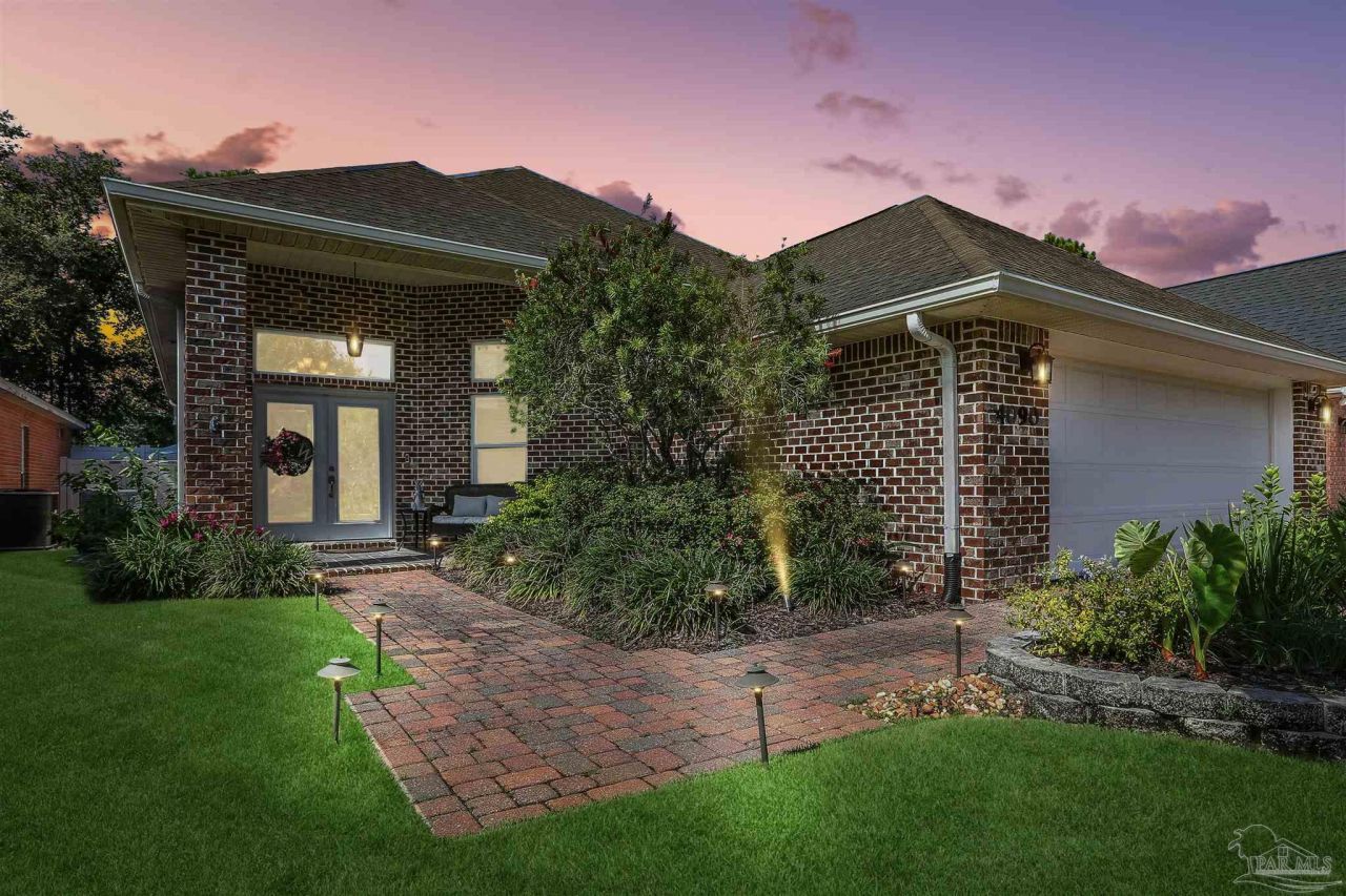 4090 Oak Pointe Dr, Gulf Breeze, FL 32563 Main Photo