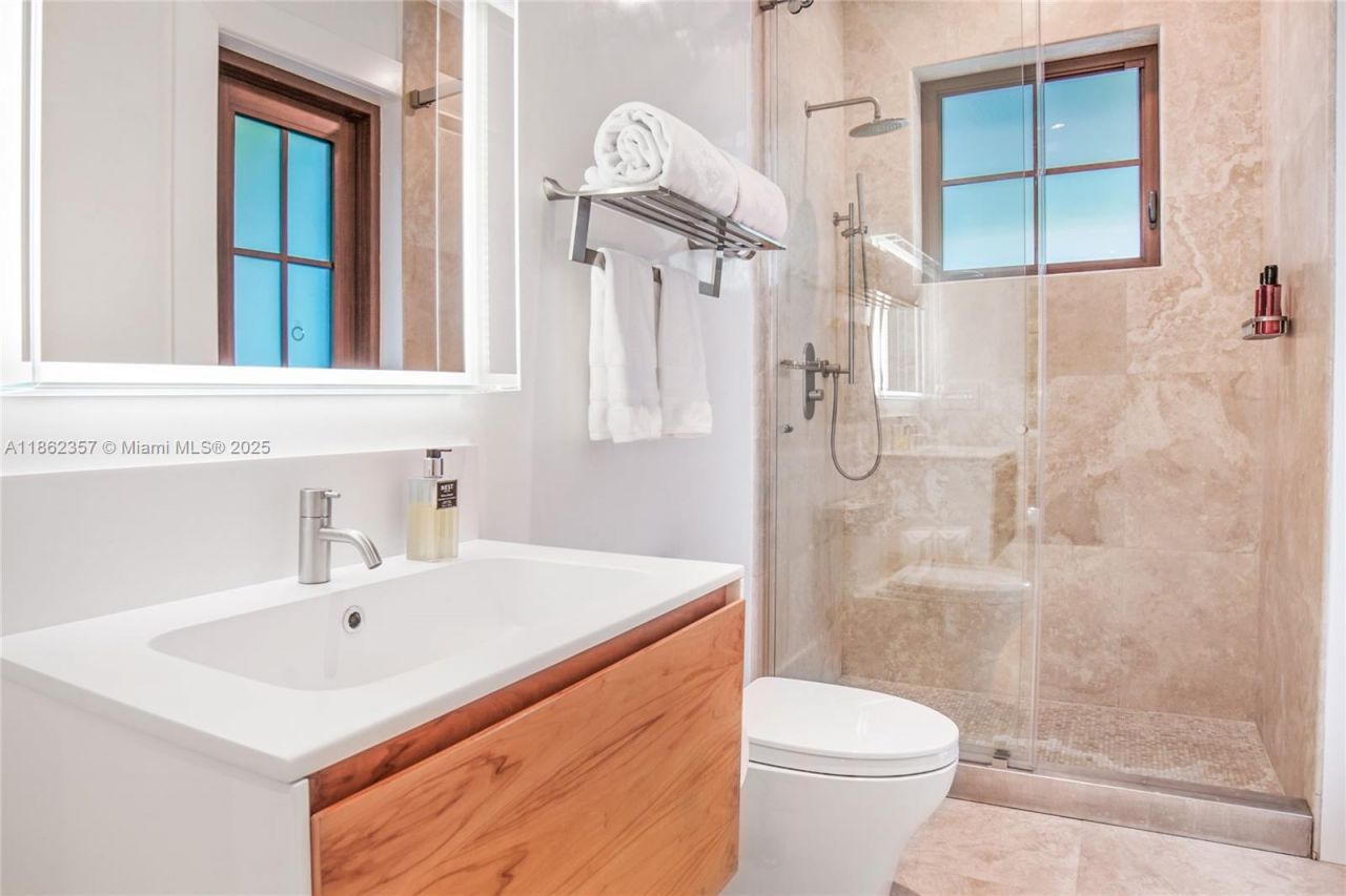 365 Gulf Rd, Key Biscayne, FL 33149 Photo