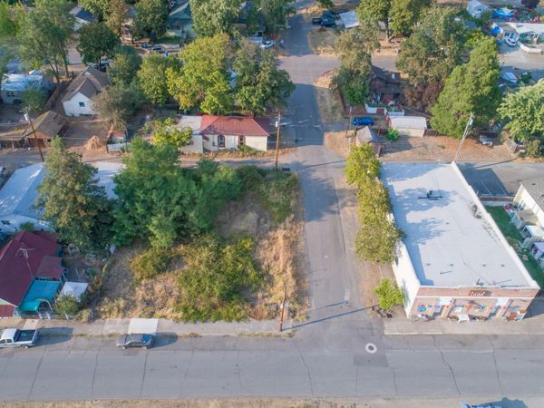 505 4th Avenue, Gold Hill, OR 97525