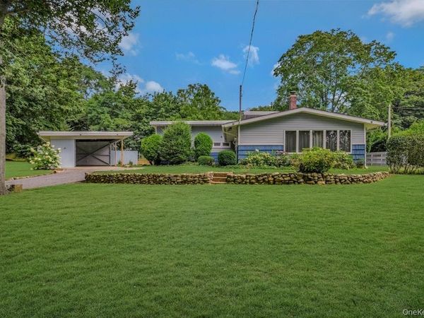 30 Center Drive, Riverhead, NY 11901