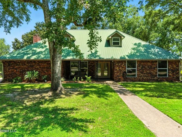 1526 Oldfield Drive, Gautier, MS 39553