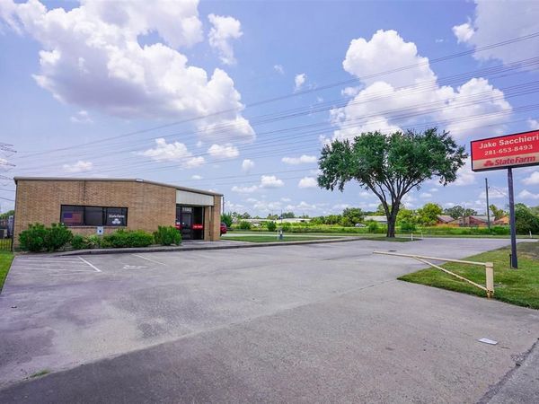 11043 Jones Road, Houston, TX 77070