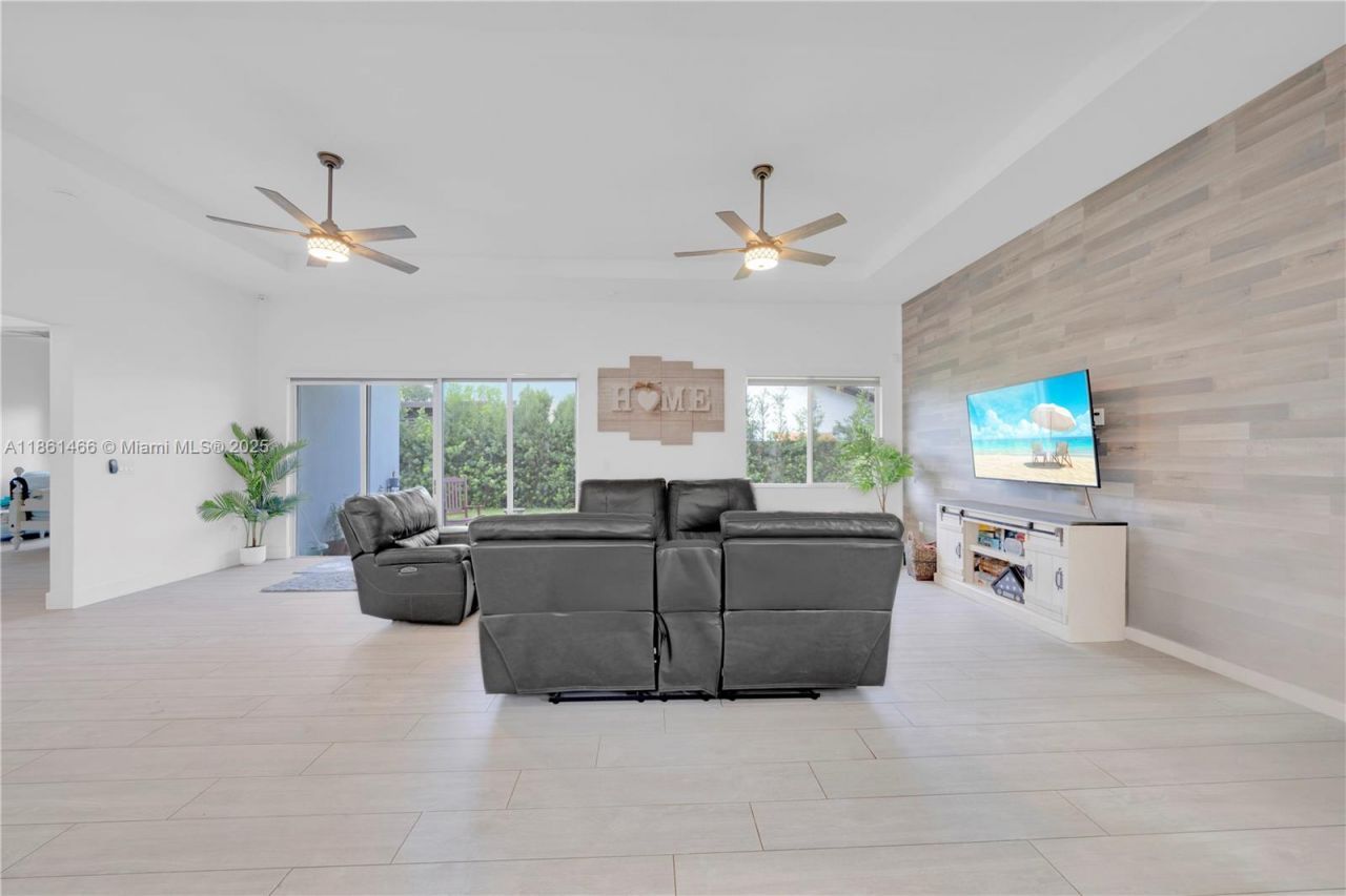 15012 SW 177th Ter, Miami, FL 33187 Photo