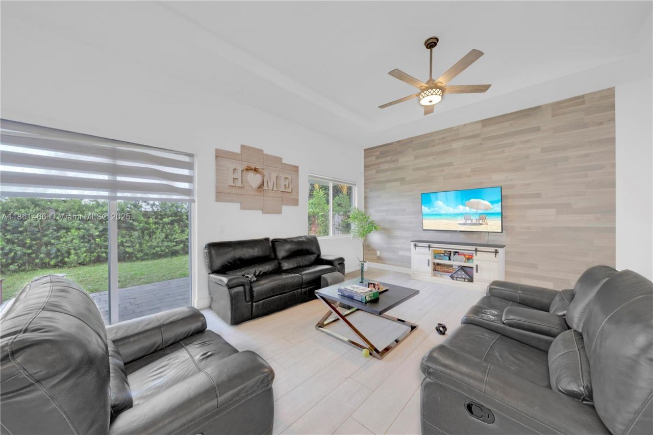 15012 SW 177th Ter, Miami, FL 33187 Photo