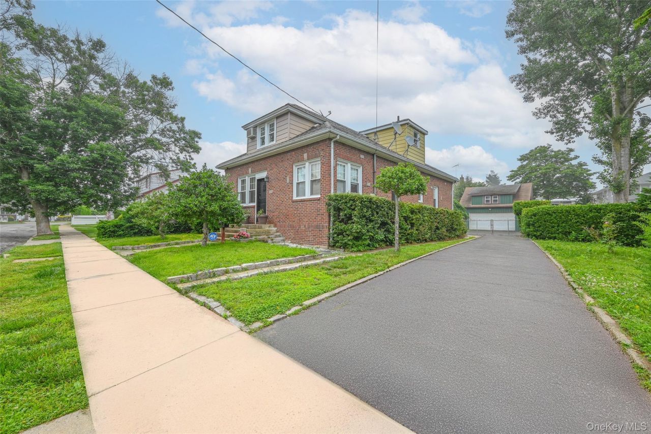 129 Guenther Avenue, Valley Stream, NY 11580 Main Photo