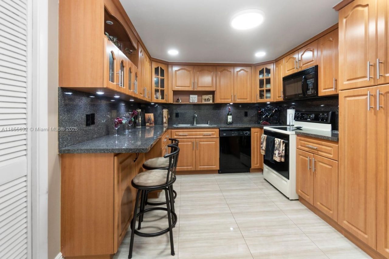 16251 Golf Club Rd, Unit 110, Weston, FL 33326 Photo