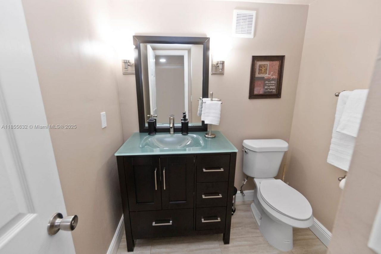 16251 Golf Club Rd, Unit 110, Weston, FL 33326 Photo