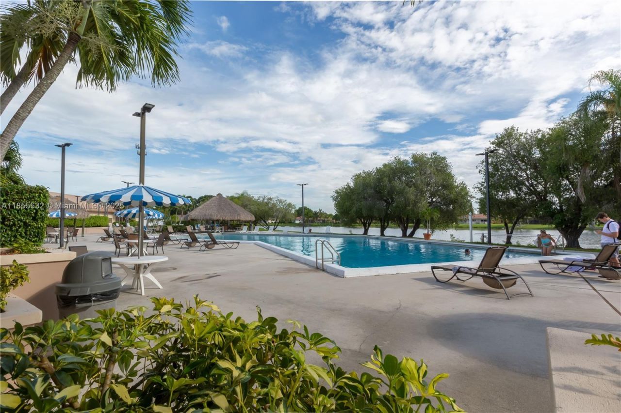 16251 Golf Club Rd, Unit 110, Weston, FL 33326 Photo