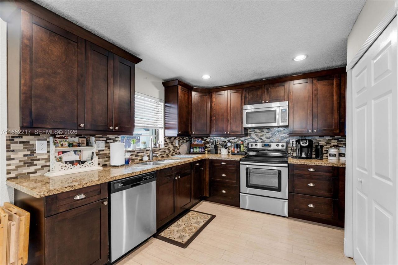 2671 SW 99th Ct, Miami, FL 33165 Photo