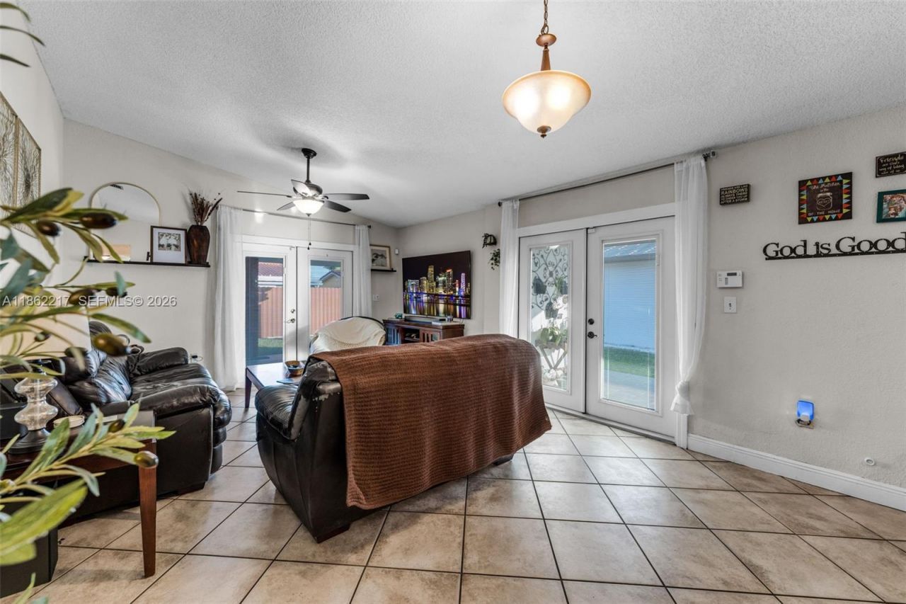 2671 SW 99th Ct, Miami, FL 33165 Photo