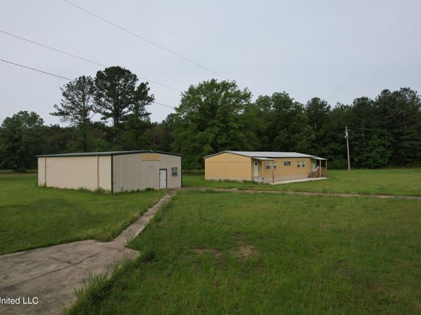 589 W Simpson Highway 28, Pinola, MS 39149
