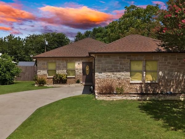 829 Lexington Drive, Lancaster, TX 75134