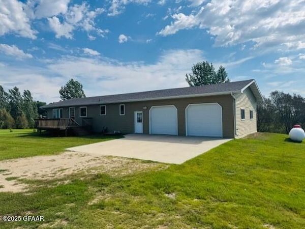 2012 DANIELS Drive, Devils Lake, ND 58301