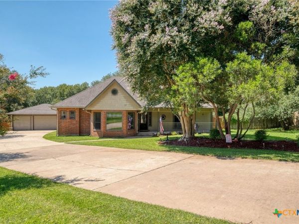 170 Oak Creek Circle, Luling, TX 78648