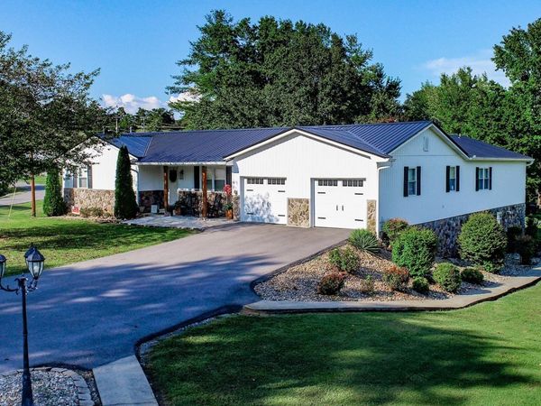 500 Buckingham Dr, Newport, TN 37821