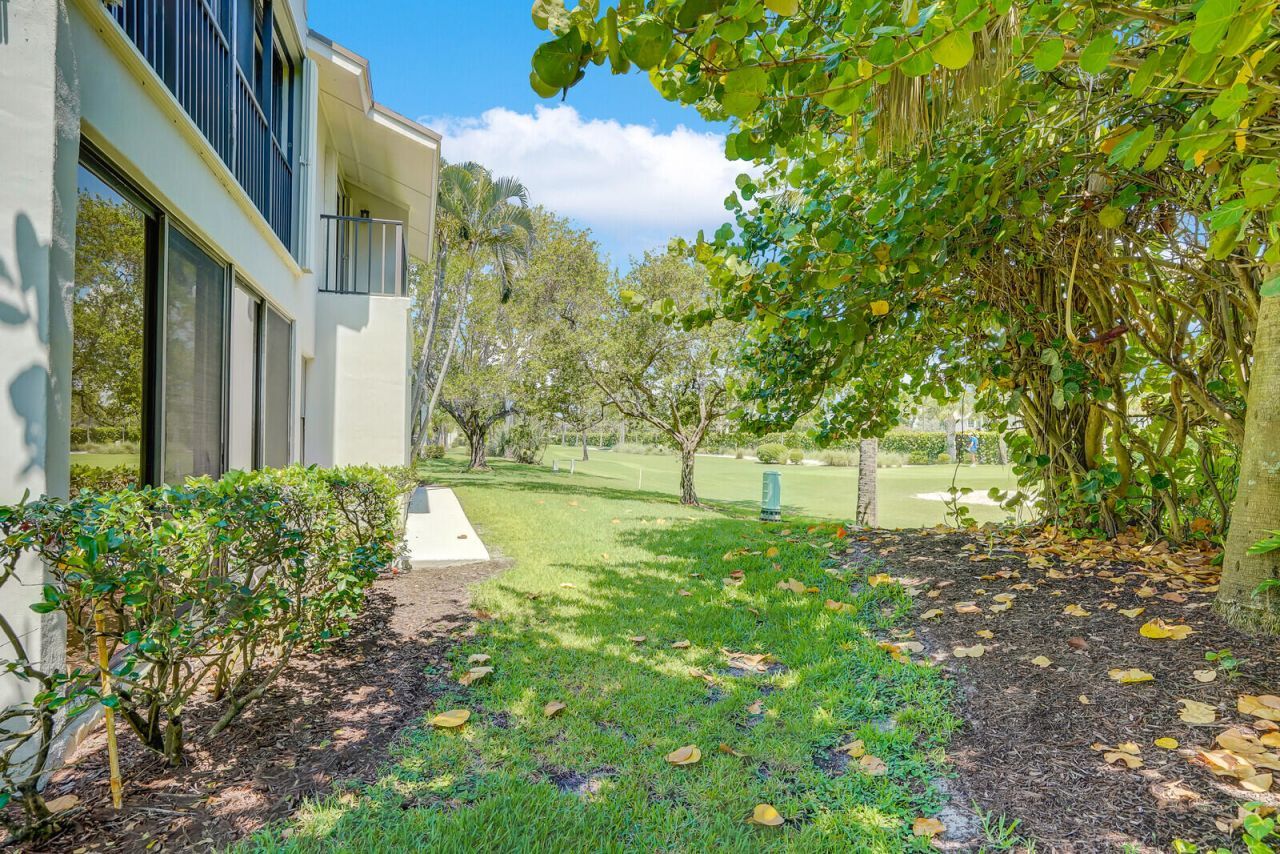 102 Clubhouse Circle, Jupiter, FL 33477 Photo