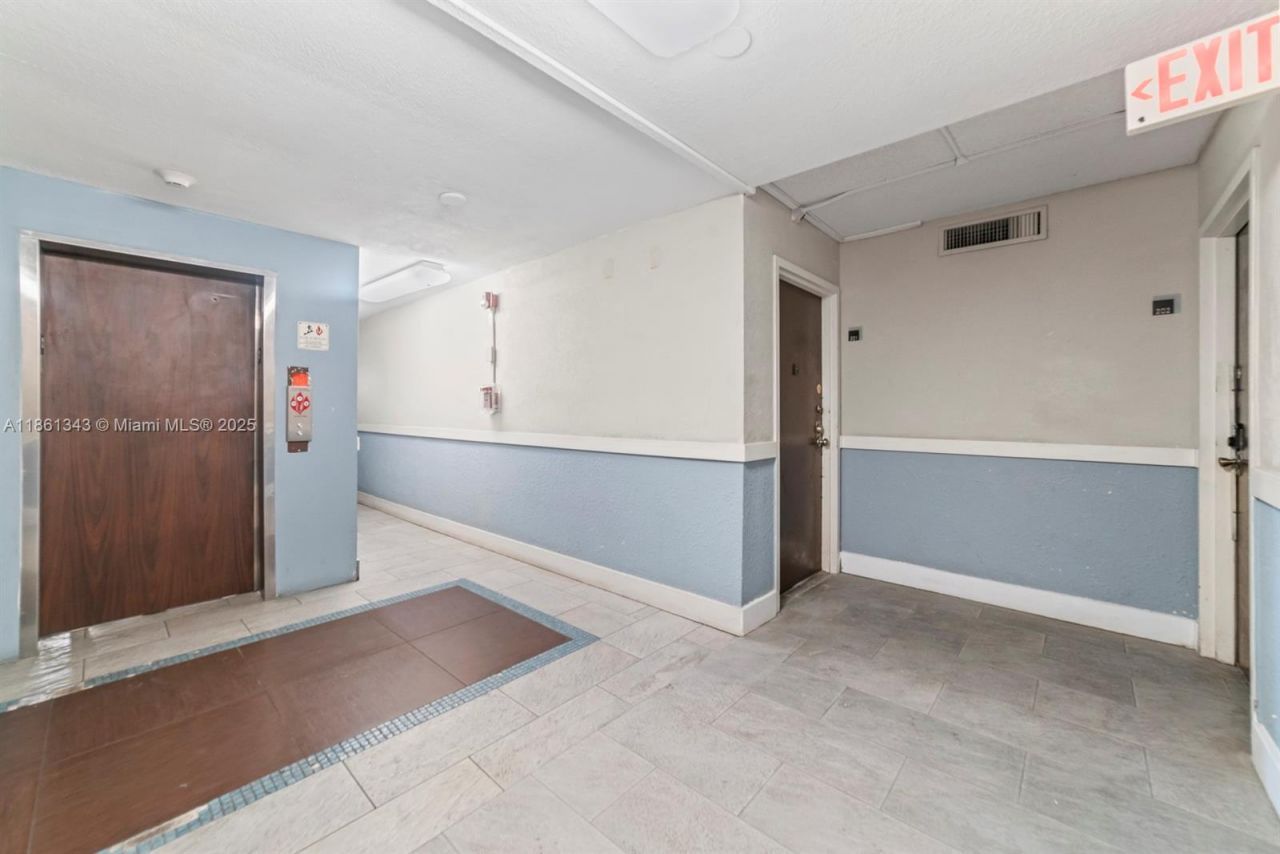 498 NW 165th St Rd, Unit D-201, Miami, FL 33169 Photo