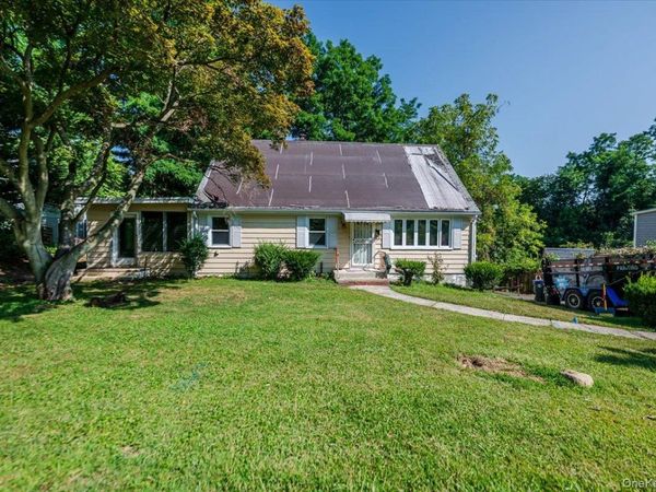 10 Hampton Terrace, White Plains, NY 10607