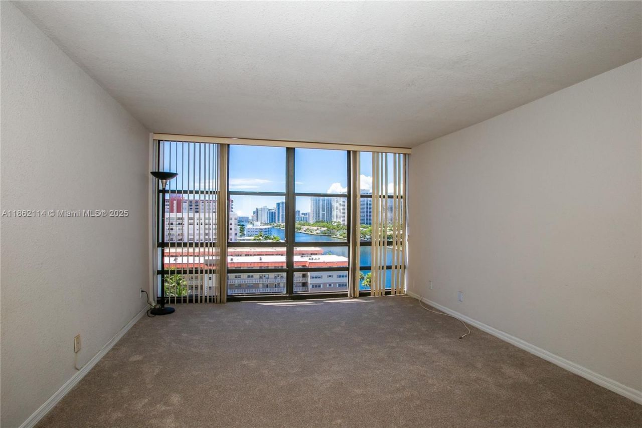 2017 S Ocean Dr, Unit 1008, Hallandale Beach, FL 33009 Photo