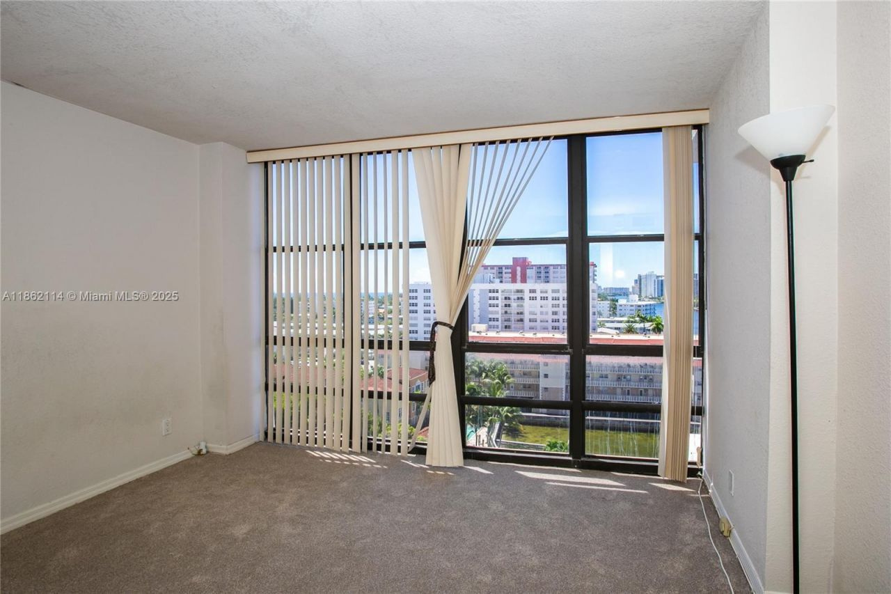 2017 S Ocean Dr, Unit 1008, Hallandale Beach, FL 33009 Photo