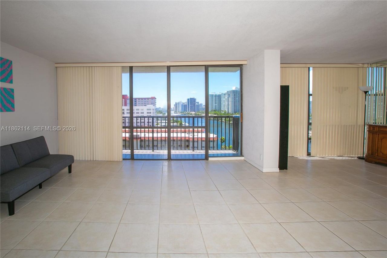 2017 S Ocean Dr, Unit 1008, Hallandale Beach, FL 33009 Photo