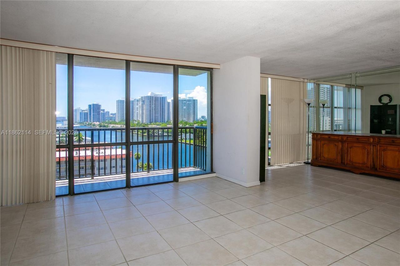2017 S Ocean Dr, Unit 1008, Hallandale Beach, FL 33009 Photo