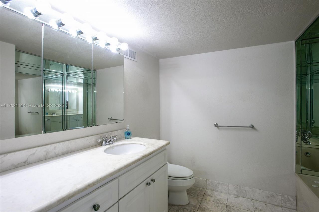 2017 S Ocean Dr, Unit 1008, Hallandale Beach, FL 33009 Photo