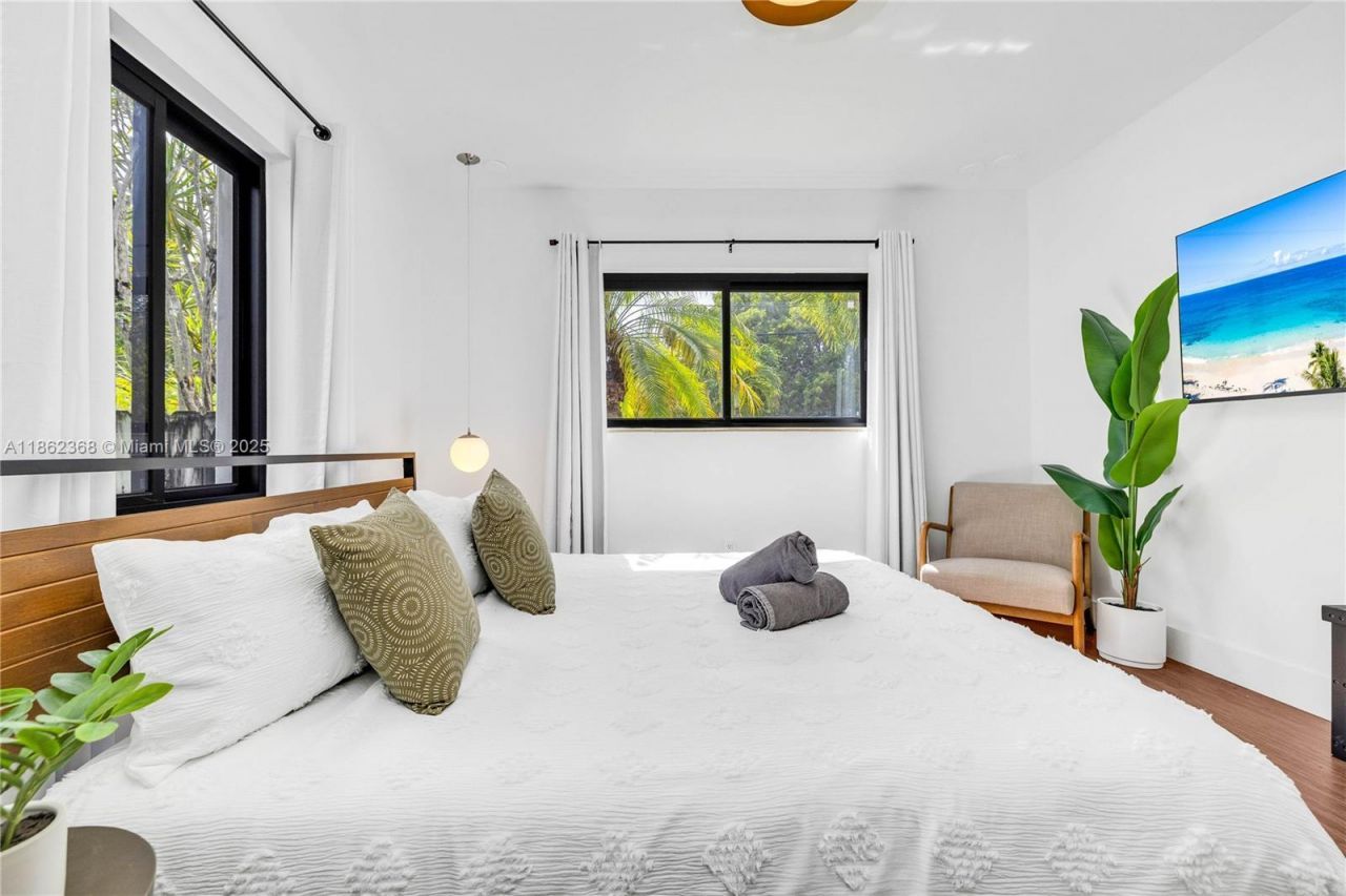 341 SW 21st Rd, Miami, FL 33129 Photo