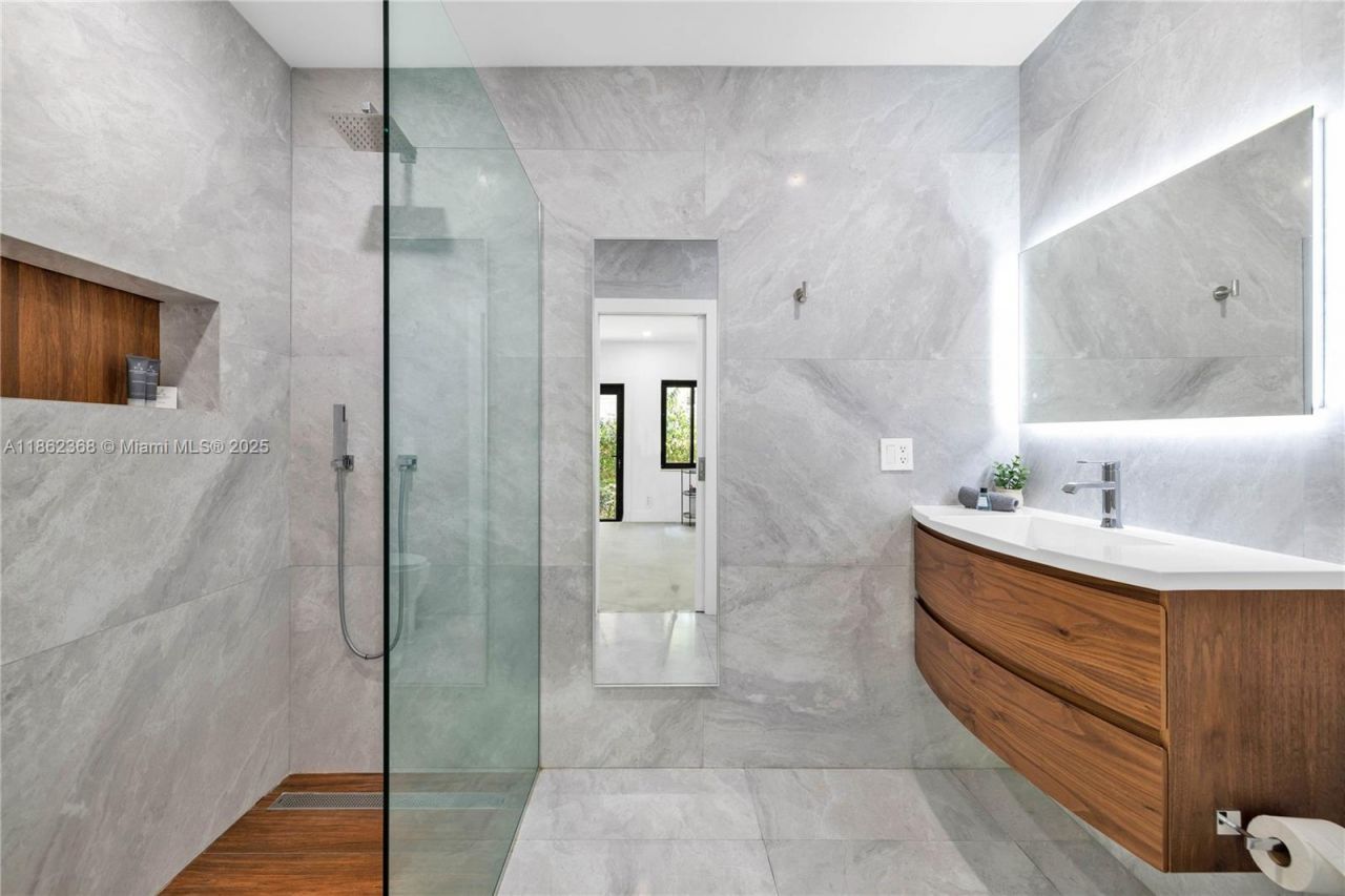 341 SW 21st Rd, Miami, FL 33129 Photo