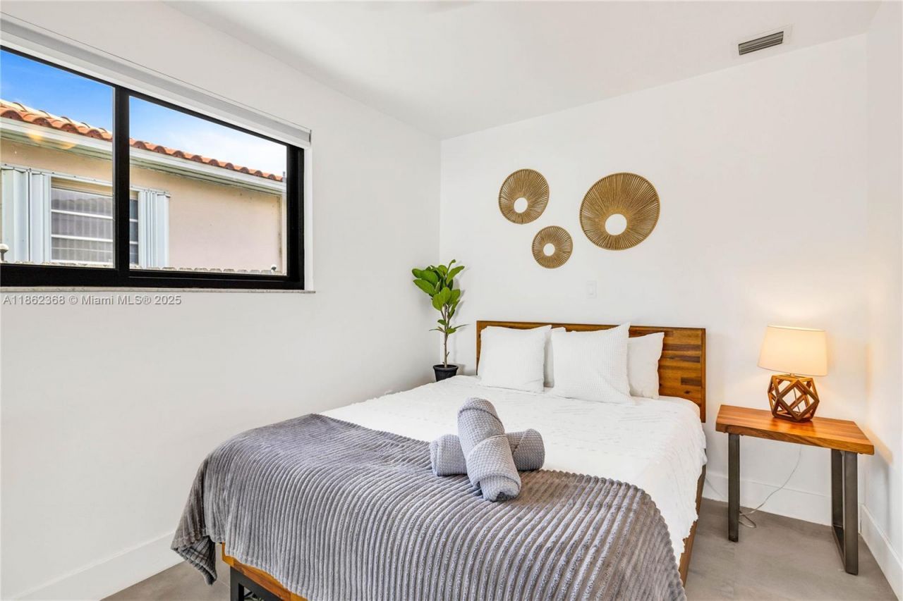 341 SW 21st Rd, Miami, FL 33129 Photo