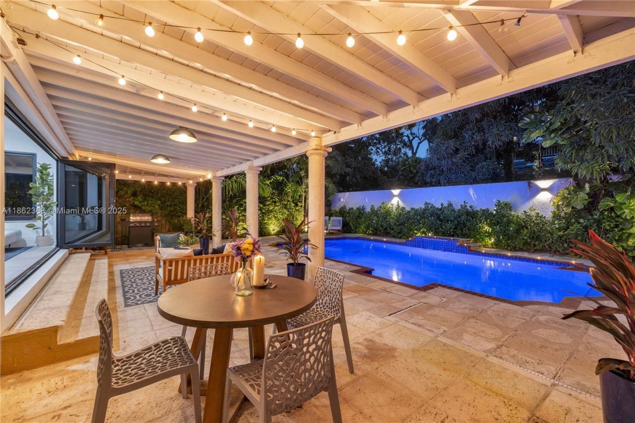 341 SW 21st Rd, Miami, FL 33129 Photo