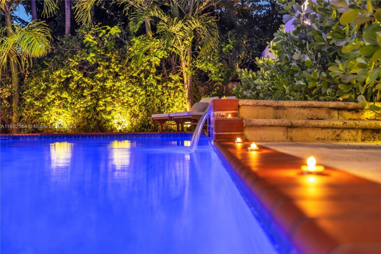 341 SW 21st Rd, Miami, FL 33129 Photo