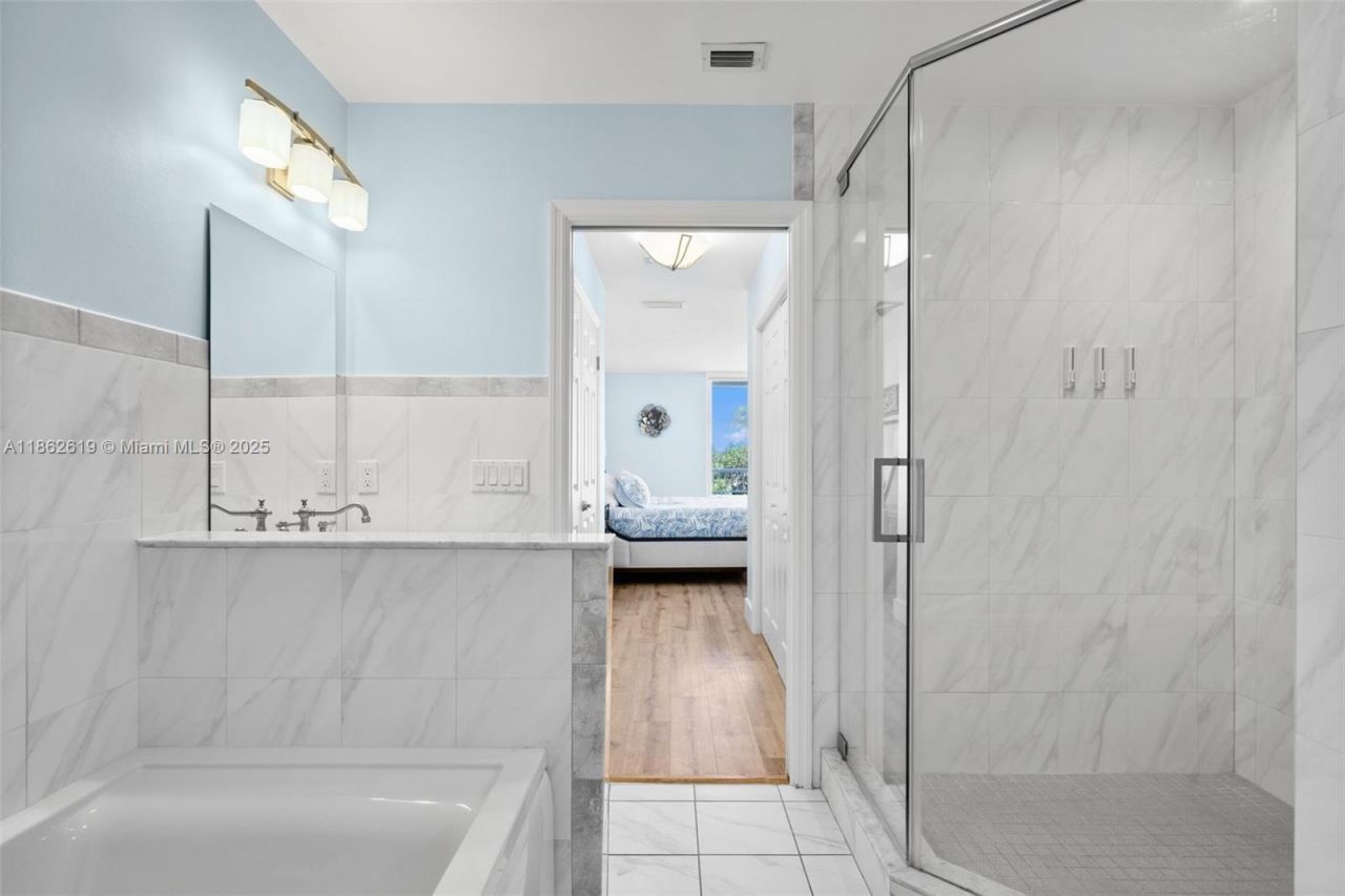 311 N Surf Rd, Unit 311, Hollywood, FL 33019 Photo