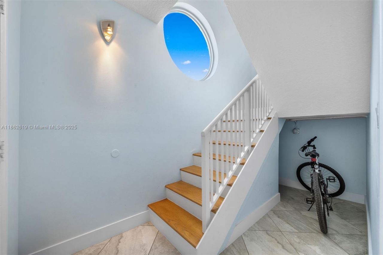 311 N Surf Rd, Unit 311, Hollywood, FL 33019 Photo