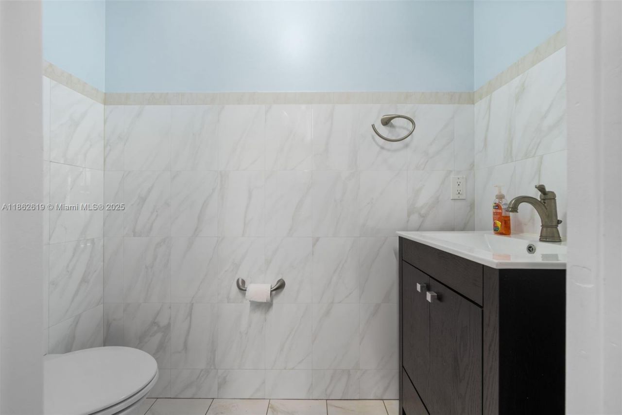 311 N Surf Rd, Unit 311, Hollywood, FL 33019 Photo