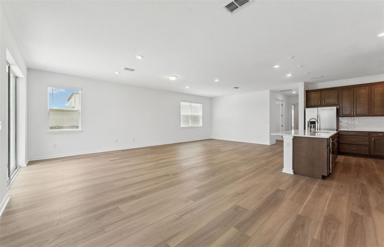 37187 Clinch Circle, Zephyrhills, FL 33540 Photo