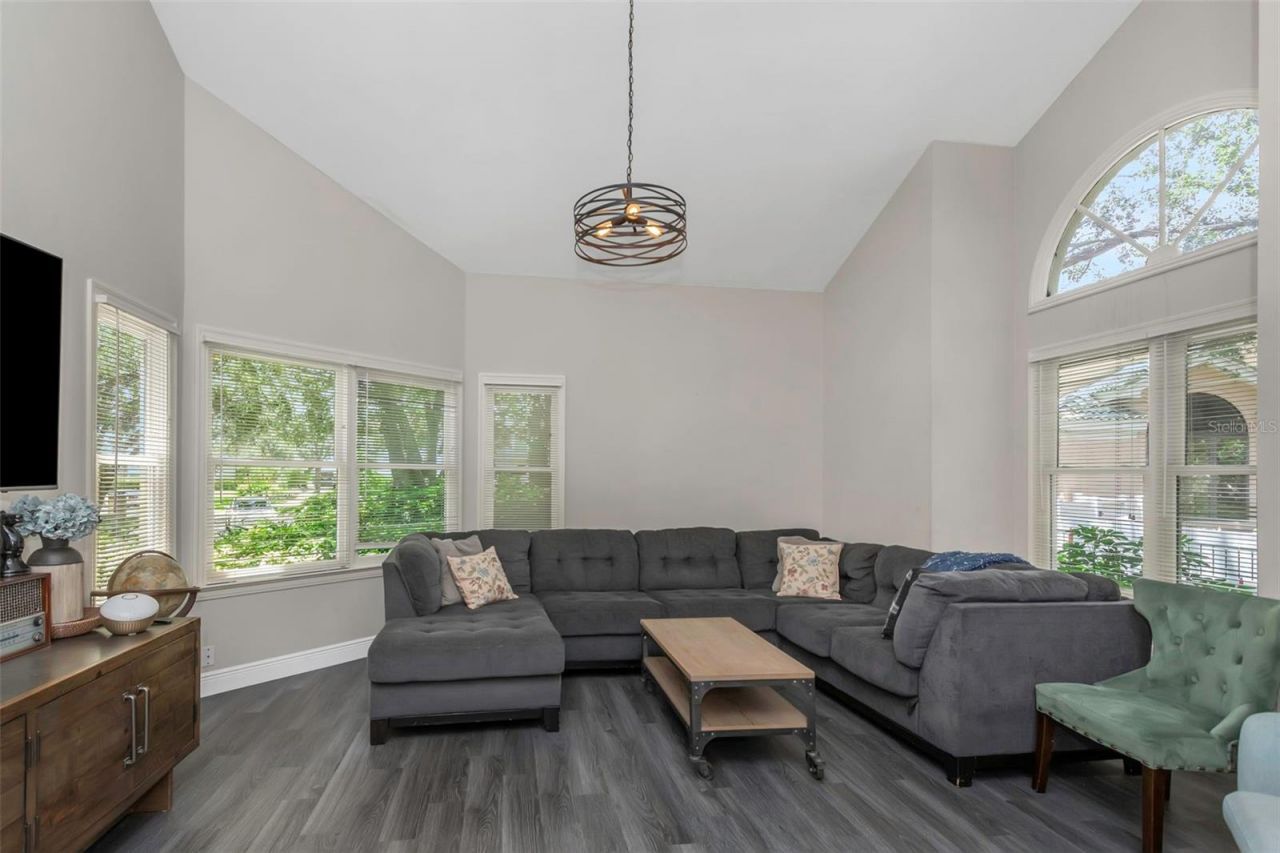 1065 Sable Court Ne, Saint Petersburg, FL 33702 Photo