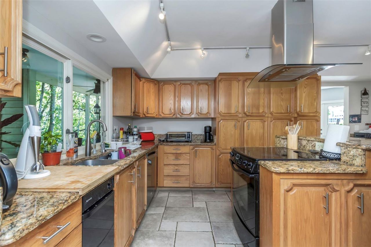 1065 Sable Court Ne, Saint Petersburg, FL 33702 Photo