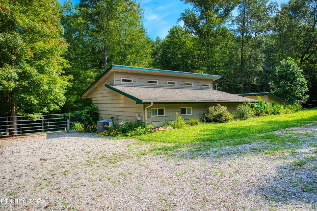 326 Goad Mill Lane, Allardt, TN 38504 Main Photo