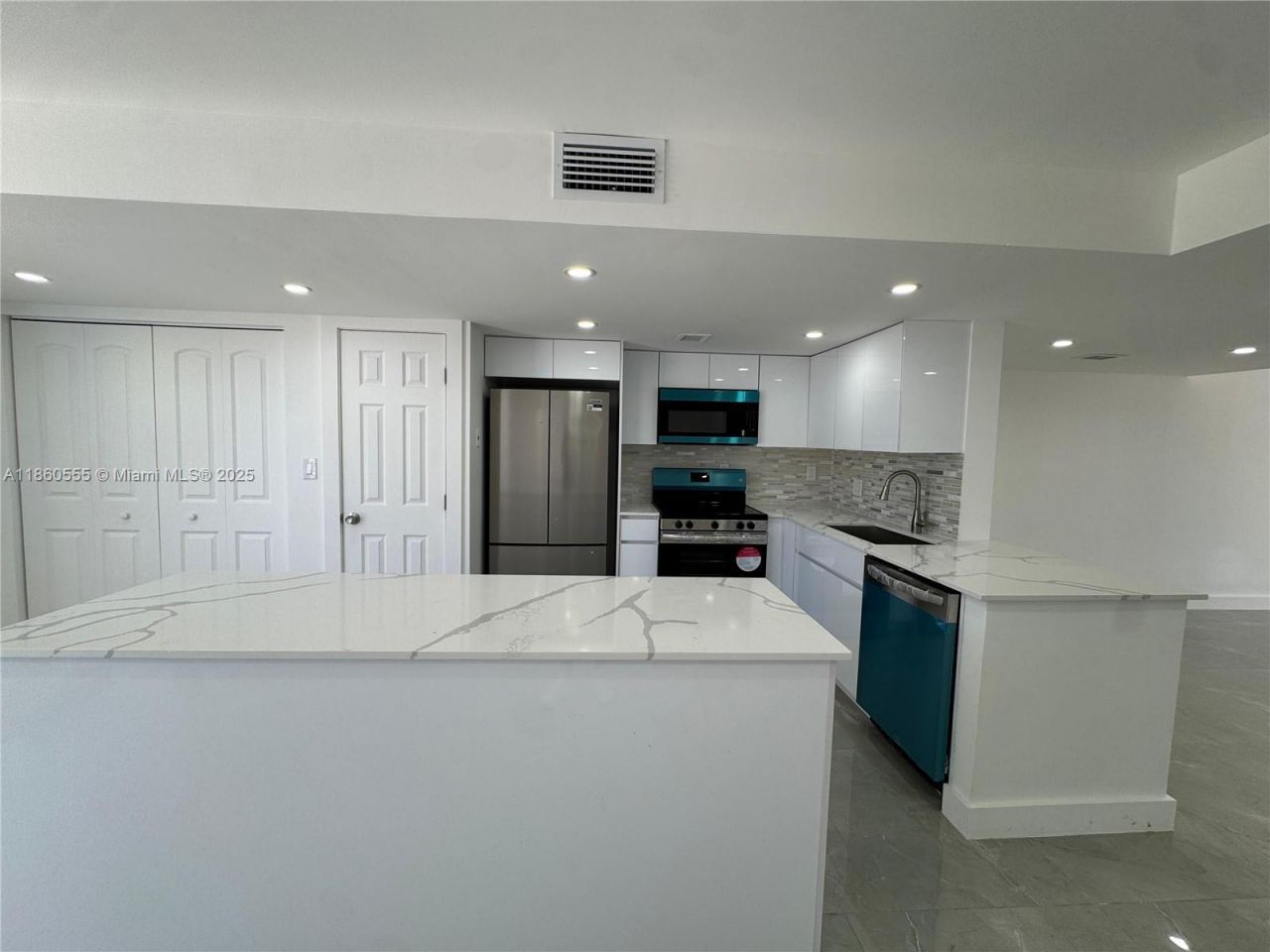 2318 NE 7th St, Unit 34, Hallandale Beach, FL 33009 Photo