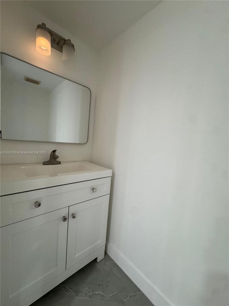 2318 NE 7th St, Unit 34, Hallandale Beach, FL 33009 Photo