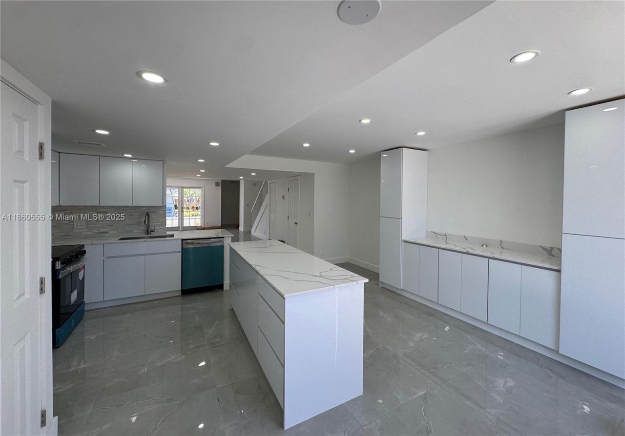 2318 NE 7th St, Unit 34, Hallandale Beach, FL 33009 Photo