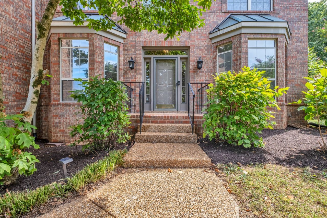 8169 Londonberry Rd, Nashville, TN 37221 Main Photo