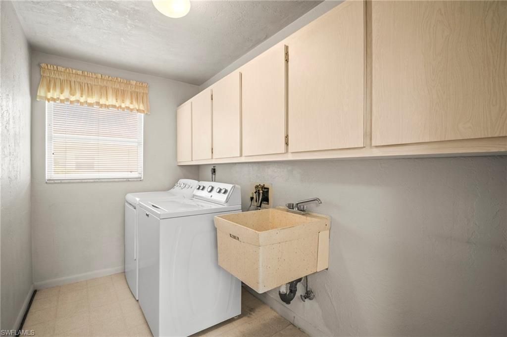 5586 Pendlewood Ln, Fort Myers, FL 33919 Photo