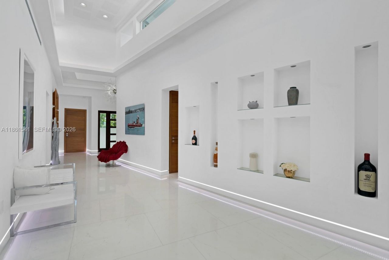 1825 Cleveland Rd, Miami Beach, FL 33141 Photo