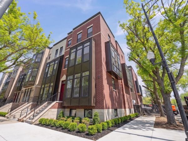 3249 S Calumet Avenue, Chicago, IL 60616