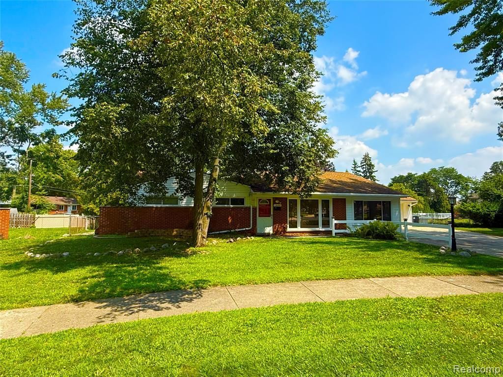 18582 Whitby Street, Livonia, MI 48152 Main Photo