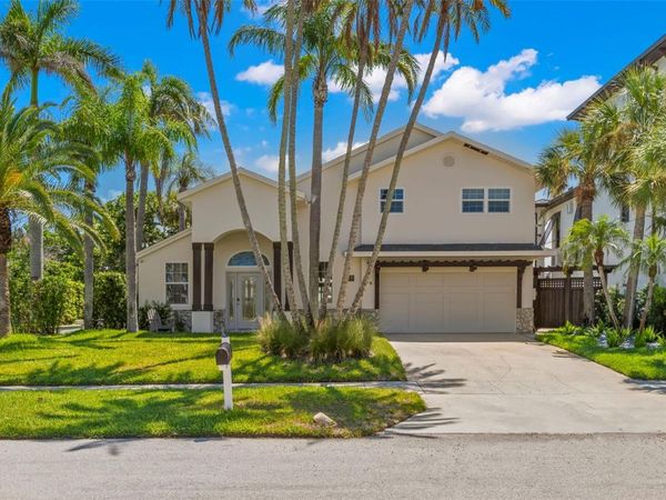 819 BAY ESPLANADE, CLEARWATER BEACH, FL 33767